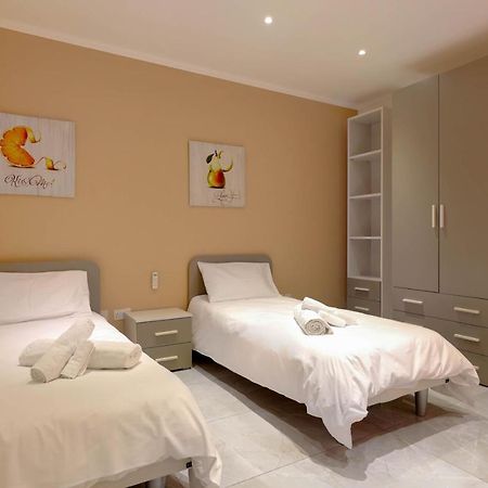 Pretty Beachfront Penthouse In Mellieha Exterior photo