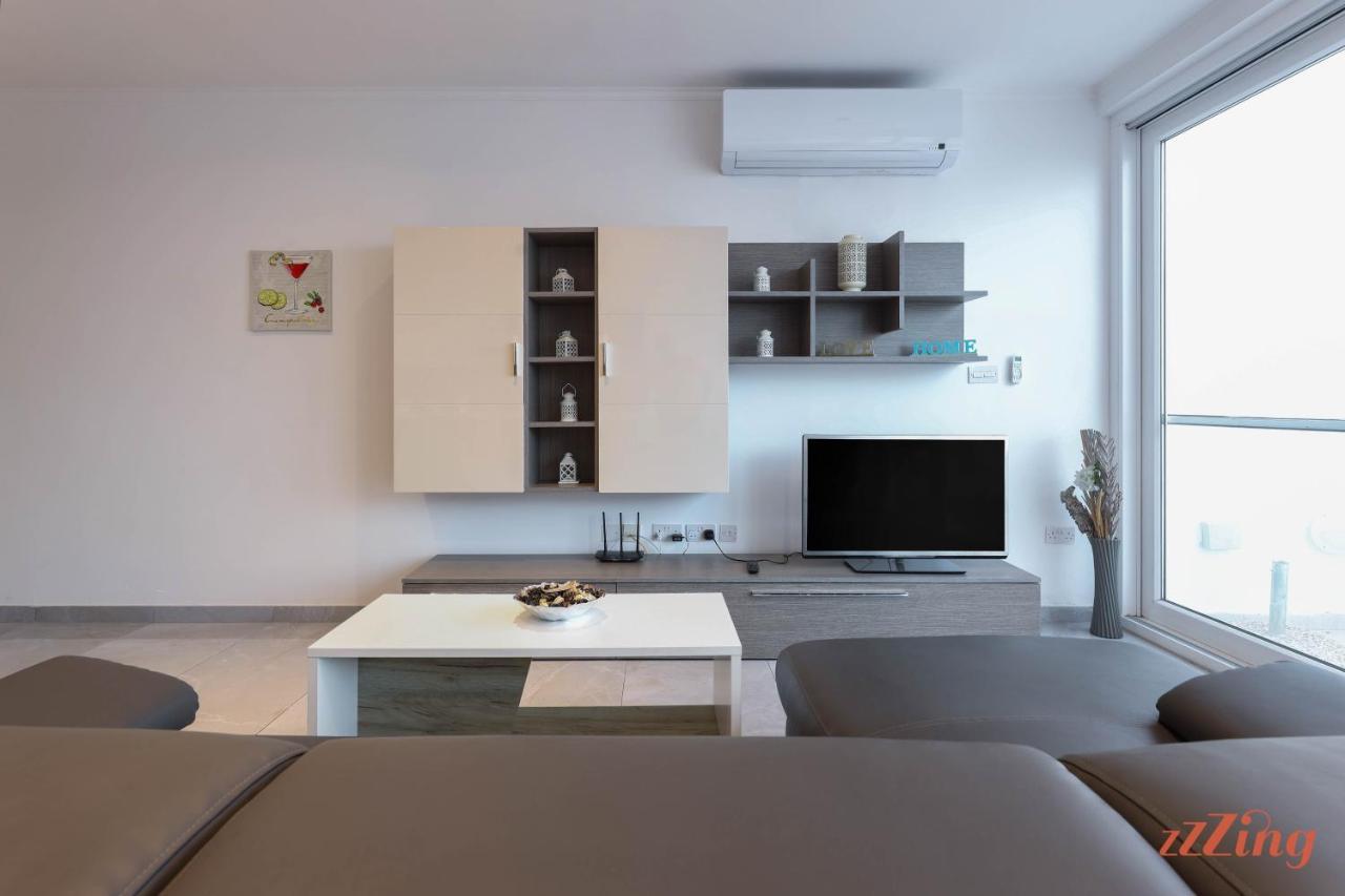 Pretty Beachfront Penthouse In Mellieha Exterior photo