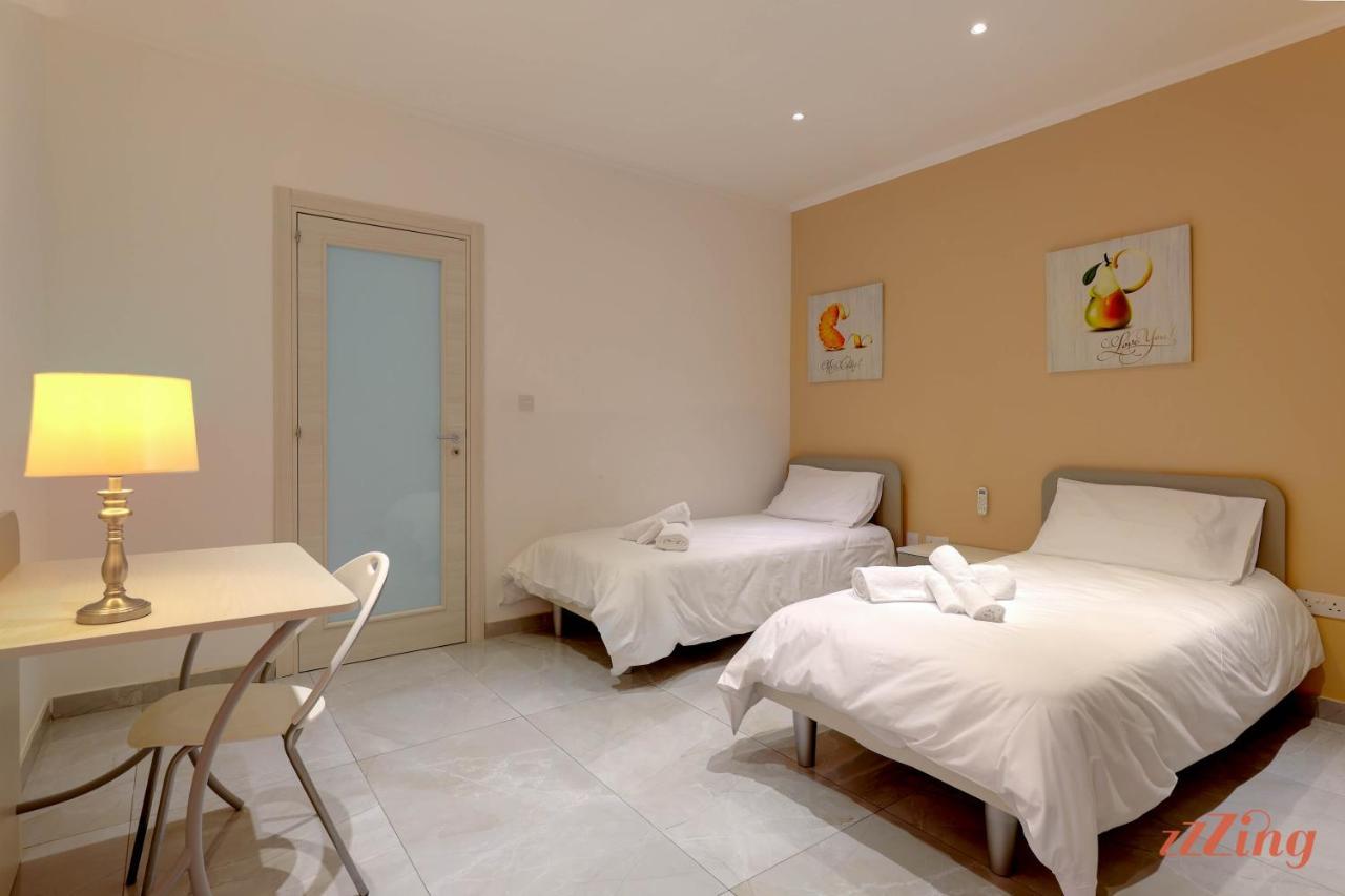 Pretty Beachfront Penthouse In Mellieha Exterior photo