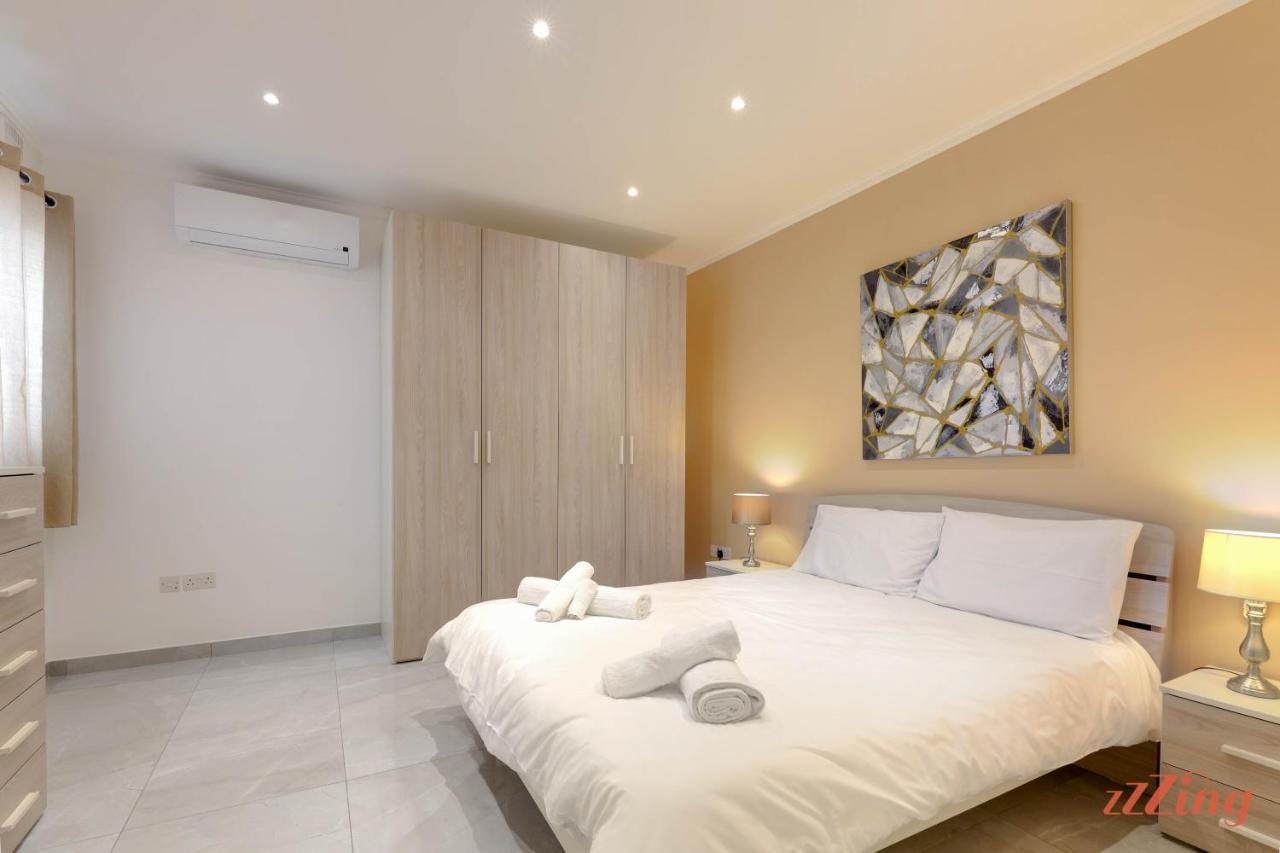 Pretty Beachfront Penthouse In Mellieha Exterior photo